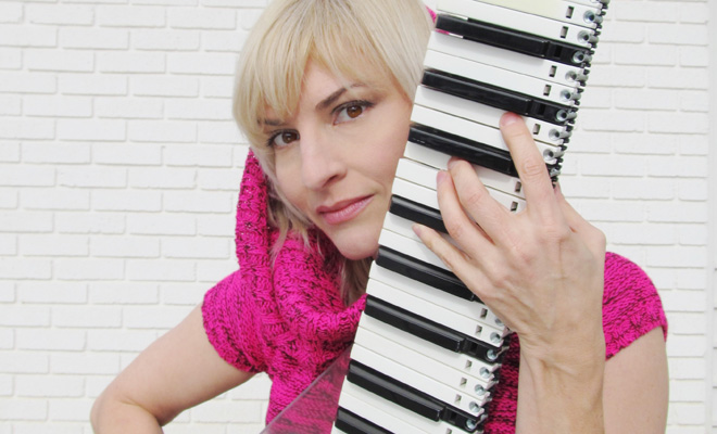 Exclusive Interview: Elaine Walker Reshapes Soundscapes On ‘Four-Momentum’ Elaine Walker