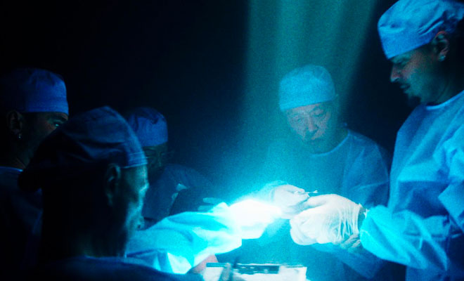 do surgeons listen to music during surgery