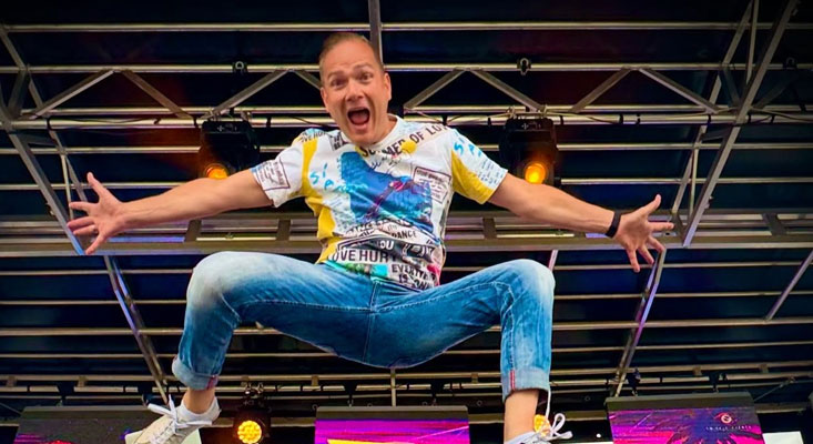 Put Your Hands Up And Dance To “Live It Up” By DJ Alex Megane DJ Alex Megane