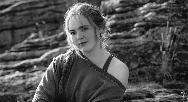 Hanna Andréa portrait in black and white for the single Get Off Your Phone.