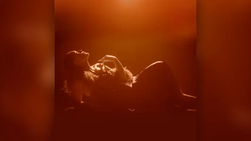 Jessie Ware - Sauna Jessie Ware reclining dramatically in warm amber lighting on the cover art for her single Sauna.