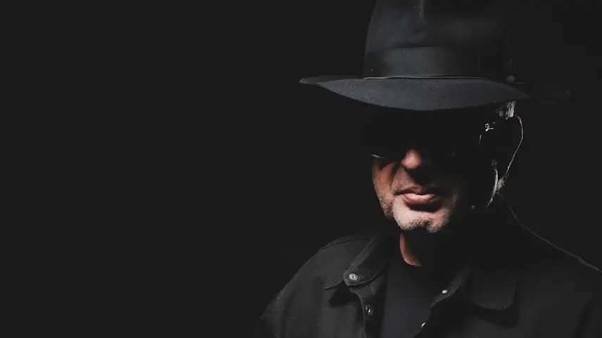 Listen: Shyfrin Alliance - Whiskey Blues (Todd Terry's Freeze Mix) Eduard Shyfrin of Shyfrin Alliance wearing a black hat and sunglasses in a moody portrait.