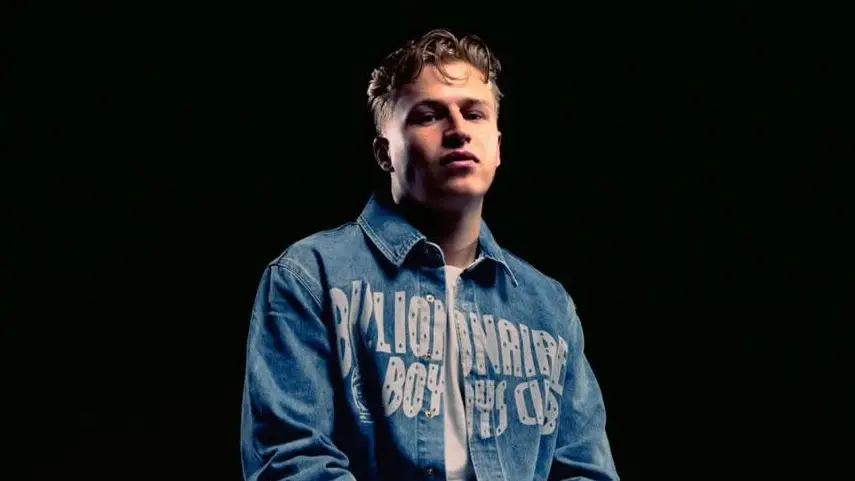 Tommy Phillips Leads Dance Music Charts With “Sun Is Shining” Tommy Phillips in a denim jacket posing against a black background.